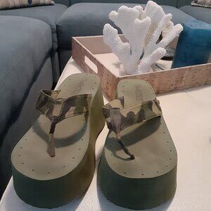Chunky, Camouflage Flip Flops